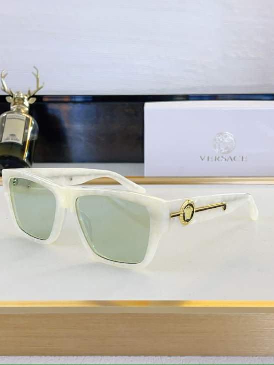 Picture of Versace Sunglasses _SKUfw80050193fw
